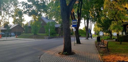 Un jardín fuera de Stilingi apartamentai su virtuve Trakų miesto centre