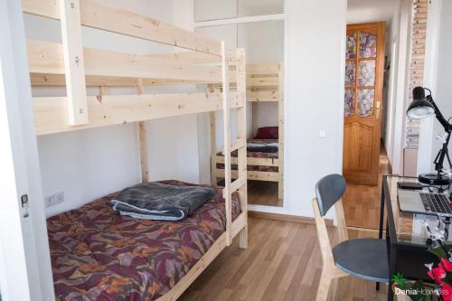 Ένα ή περισσότερα κρεβάτια σε δωμάτιο στο DeniaHome