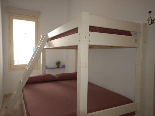Bunk bed o mga bunk bed sa kuwarto sa Apartment Tossa