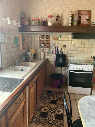 a small kitchen with a sink and a microwave at Mimi et J Claude in Sanguinet