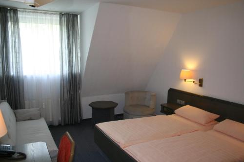 Ένα ή περισσότερα κρεβάτια σε δωμάτιο στο Hotel & Restaurant Dortmunder Eck