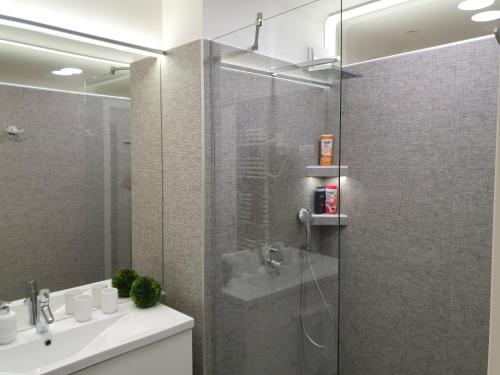 A bathroom at gyorapartman-TOP