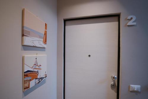a white door in a room with a picture on the wall at Miramed rooms in Termoli