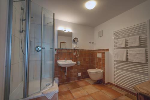 Ett badrum på Hotel Gasthof Rössle
