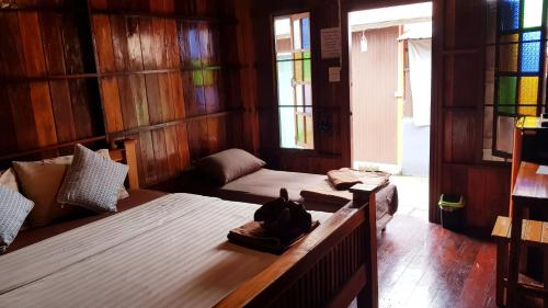 Postel nebo postele na pokoji v ubytování KTT Resort and Motorbike & Bicycle for rents Sukhothai