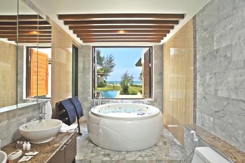 Ett badrum på Ataman Luxury Villas SHA Plus