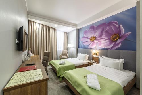 Кровать или кровати в номере Renion Hills Hotel