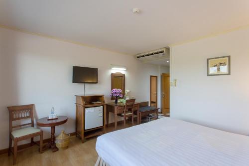 Ένα ή περισσότερα κρεβάτια σε δωμάτιο στο Tangerine Ville Hotel