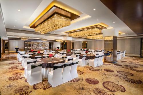 Restaurace v ubytování Nirvana Sarovar Portico Gorakhpur