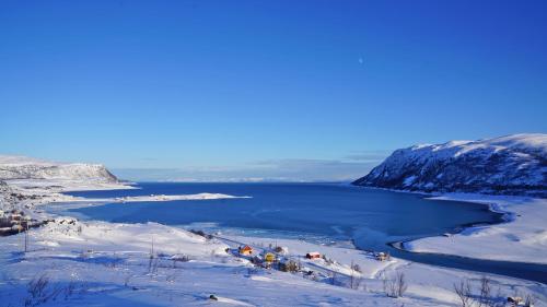 a view of a river in the snow at Rivdnji Holiday Home Smørfjord in Russenes