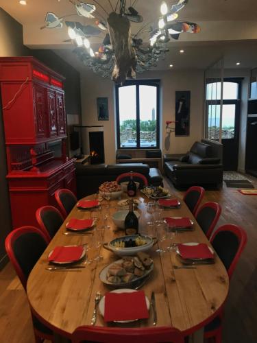 a large wooden table in a living room at Le Clos de la Pointe Saint-Mathieu in Plougonvelin