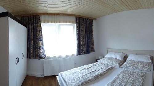 a bedroom with two beds and a window at Ferienwohnung Karin Humer in Bad Ischl