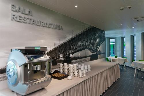 a restaurant with a coffee machine on a counter at Green Hotel Płock in Płock