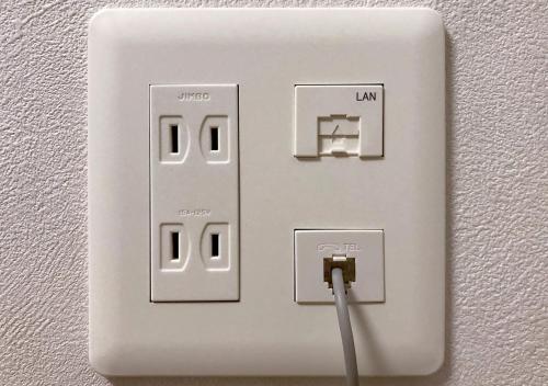 a white light switch with a wire plugged into it at Hotel Trend Tobu Asakusa-Eki Kita in Tokyo