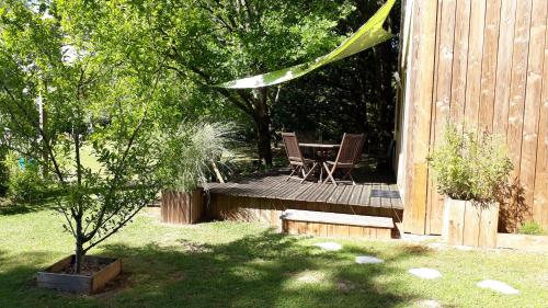 Taman di luar Gîte de la Rotterie