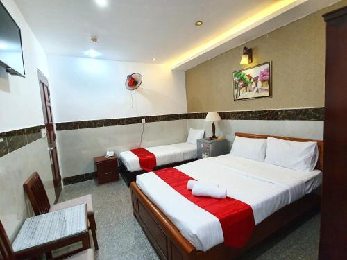 Giường trong phòng chung tại Truong Giang Hotel
