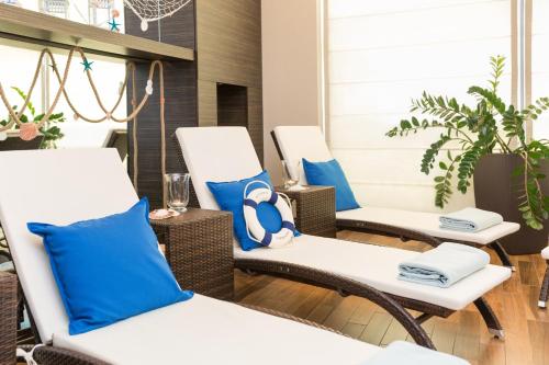 Ruang duduk di Z-Hotel Business & Spa