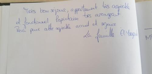 a piece of paper with handwriting on a wall at 100m2 2 chambres 8 personnes - Grand parking et terrasse privée - Proche CDG-Parc expositions-Paris-Astérix-Disney in Villepinte