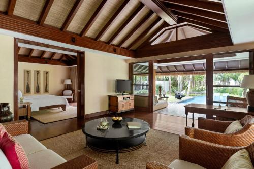 Shangri-La Boracay — Swimming pool