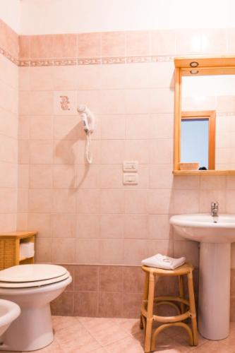 a bathroom with a toilet and a sink at Hotel Villa Orio & Beatrice in Venice-Lido