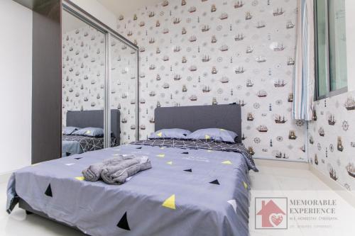 Ένα ή περισσότερα κρεβάτια σε δωμάτιο στο Deluxe Cozy Studio 2-4 Pax WIFI Indoor Carpark TV Fridge Washing Machine