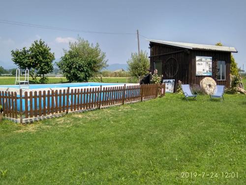 Bazén v ubytovaní Agriturismo Il Frutto Permesso alebo v jeho blízkosti