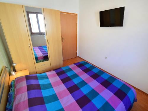 Ένα ή περισσότερα κρεβάτια σε δωμάτιο στο Apartment Šverko 2 by Interhome