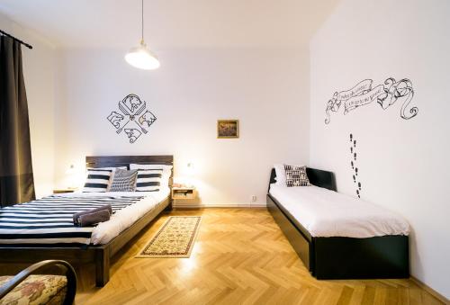 Postel nebo postele na pokoji v ubytování Harry Potter's apartment in Prague center