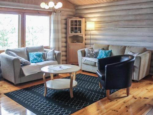 Posezení v ubytování Holiday Home Kalliokoivu by Interhome