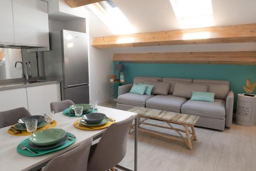 a kitchen and living room with a table and a couch at BeSalamanca in Salamanca