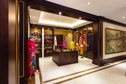 Gambar di galeri bagi Thanh Lich Royal Boutique di Hue