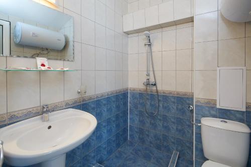 a bathroom with a sink and a toilet at Complex Moskoyani in Nesebar