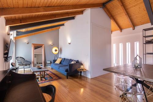 Bairro Alto Flat Balcony Views by LovelyStay