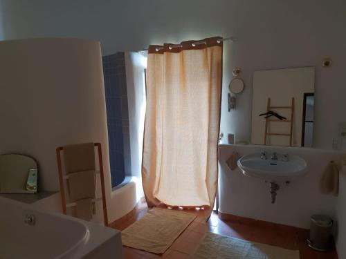 a bathroom with a sink and a tub and a mirror at Las Fincas de Annie in Felanitx