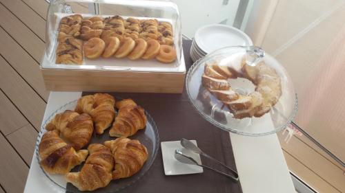 Makanan di atau berdekatan rumah tamu ini