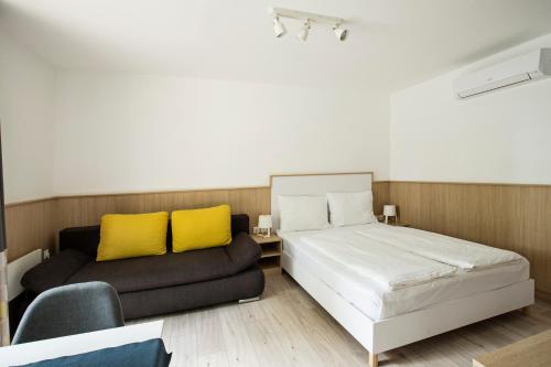 Säng eller sängar i ett rum på Barack Thermal & Natura Apartments