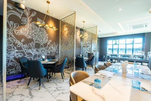 Belle Grand Hotelにあるレストランまたは飲食店
