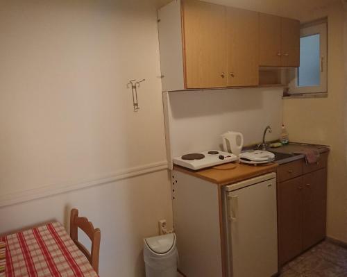 Una cocina o zona de cocina en Katerina's Apartment