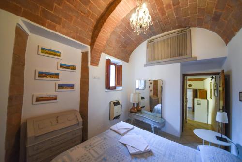 a bedroom with a bed and a table in a room at Il Sogno di Annalisa in Famiglia in Volterra
