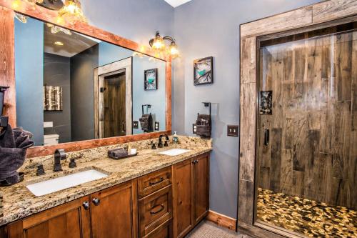 a bathroom with two sinks and a large mirror at Smoky Mtn Sunrise in Gatlinburg