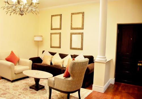 a living room with a couch and a table at Hotel Geneve CD de Mexico in Mexico City