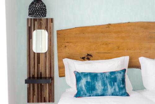 a bedroom with a bed with a wooden headboard at Sta Catarina - Cascais Beach Apartments in Cascais