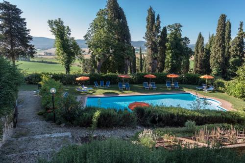 Bazén v ubytovaní Agriturismo Tenuta Di Mensanello alebo v jeho blízkosti