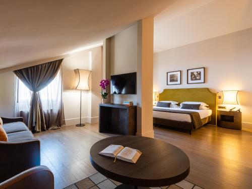 a hotel room with a bed and a table at Casa Munfrà in Cioccaro