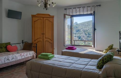 Katil atau katil-katil dalam bilik di Casa Rural Al-Mofrag y Apartamentos El Mirador de Monfragüe