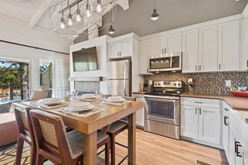 
A kitchen or kitchenette at Grand Geneva Resort and Spa
