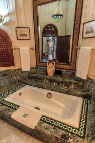 Ванная комната в Palais Dar Donab