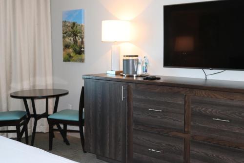 a living room with a television and a lamp at Avi Resort & Casino in Laughlin
