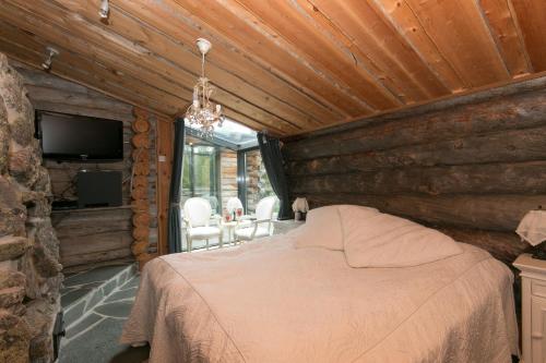 Un pat sau paturi într-o cameră la Ankkalinna