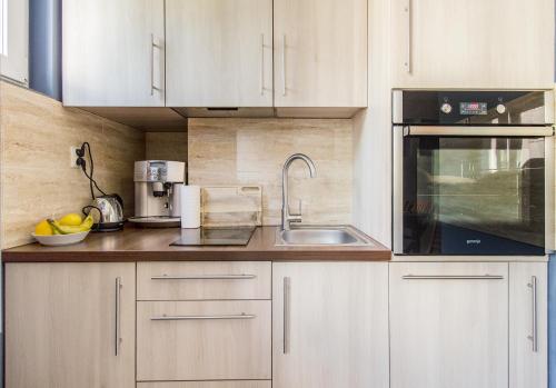 Η κουζίνα ή μικρή κουζίνα στο Smart Rental Management Kotlarska Apartment